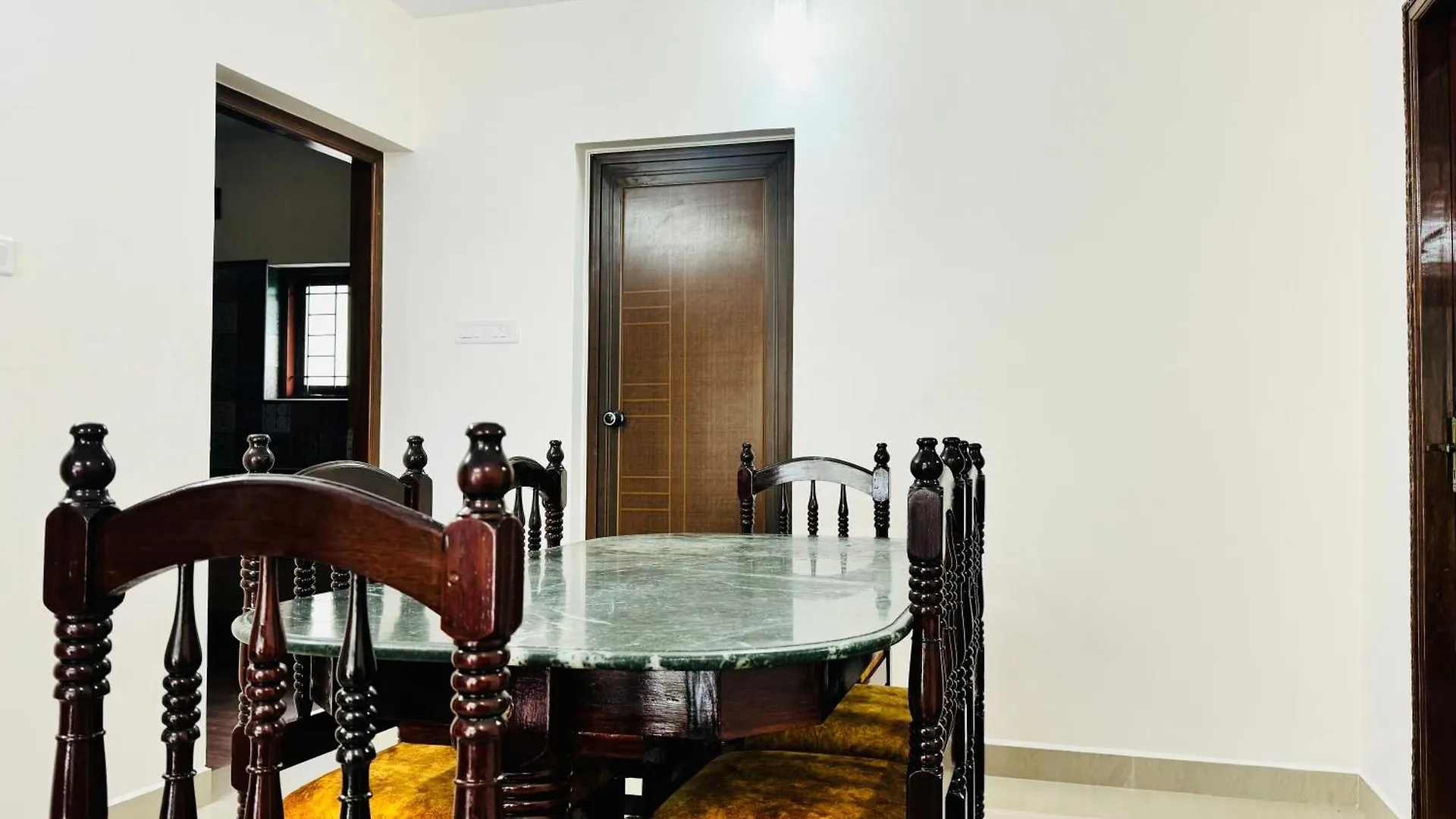 טריואנדרום 2Bhk Budget Non Ac Apartment Trivandrum